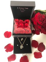 Rode Rozen Giftbox- Ketting- Ring- Oorbellen- Liefde - Valentijn - Moederdag- Love- Cadeau voor haar