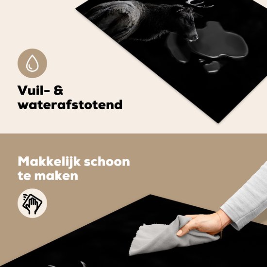 KitchenYeah® Inductie beschermer 80x52 cm - Hert - Zwart - Portret - Gewei - Dieren - Kookplaataccessoires - Afdekplaat voor kookplaat - Inductiebeschermer - Inductiemat - Inductieplaat mat