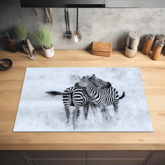 KitchenYeah® Inductie beschermer 80.2x52.2 cm - Knuffelende zebra's - Kookplaataccessoires - Afdekplaat voor kookplaat - Inductiebeschermer - Inductiemat - Inductieplaat mat