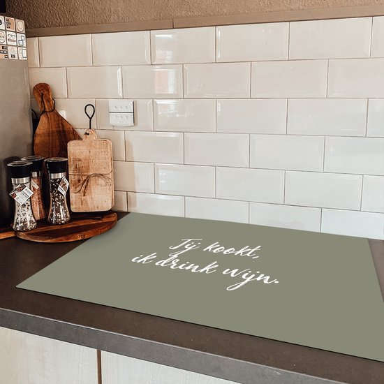 KitchenYeah® Inductie beschermer 80.2x52.2 cm - Quotes - Jij kookt, ik drink wijn - Wijn - Spreuken - Kookplaataccessoires - Afdekplaat voor kookplaat - Inductiebeschermer - Inductiemat - Inductieplaat mat