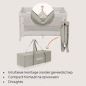 Grijze reiswieg die wordt opgevouwen met een draagtas, en een close-up van de montage.