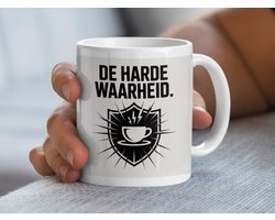 De Harde Waarheid Mok, Koffiemok met Tekst, Unieke Mok Design, Grappige Mok, Cadeau Idee, Originele Mok, Koffieliefhebber, Humoristische Mok