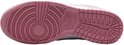 Roze rubberen zool met Nike logo en cirkelvormig profiel.