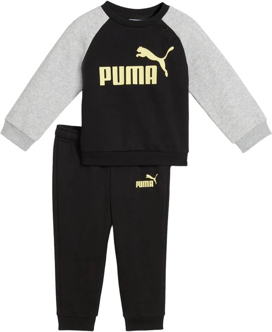 Puma minicats ess raglan crew set fl in de kleur zwart.