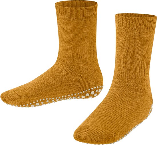 Okergele Falke huissokken met witte noppen onder de zool.