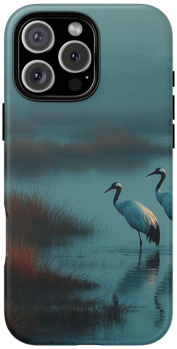 Twee Kraanvogels in Mistig Moeras – Telefoonhoesje Geschikt voor iPhone 16 Pro Max