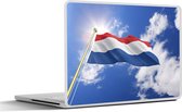 Sticker pour ordinateur portable - 13,3 pouces - Le drapeau des Nederland flotte dans les airs