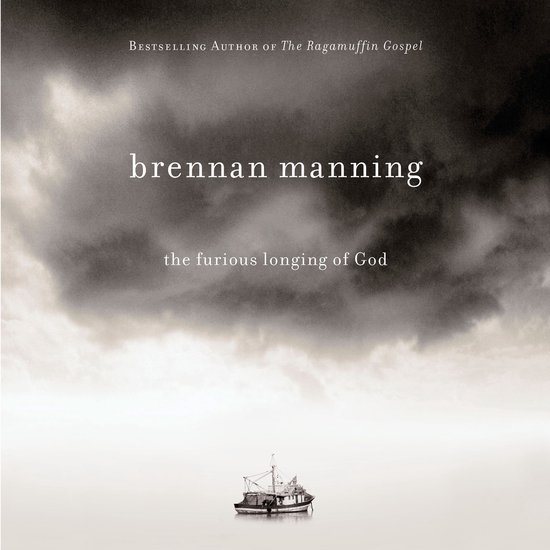 Boekcover van 'The Furious Longing of God' door Brennan Manning, met een bootje op zee onder een dramatische lucht.
