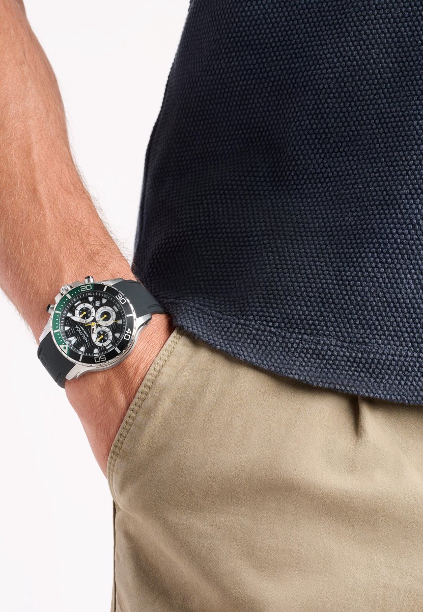 Nautica Nst Quartz Chronograaf Horloge Zwart Kast: 100% Roestvrij Staal. Armband: 100% Siliconen 44 NAPNSS501, NAPNSS502