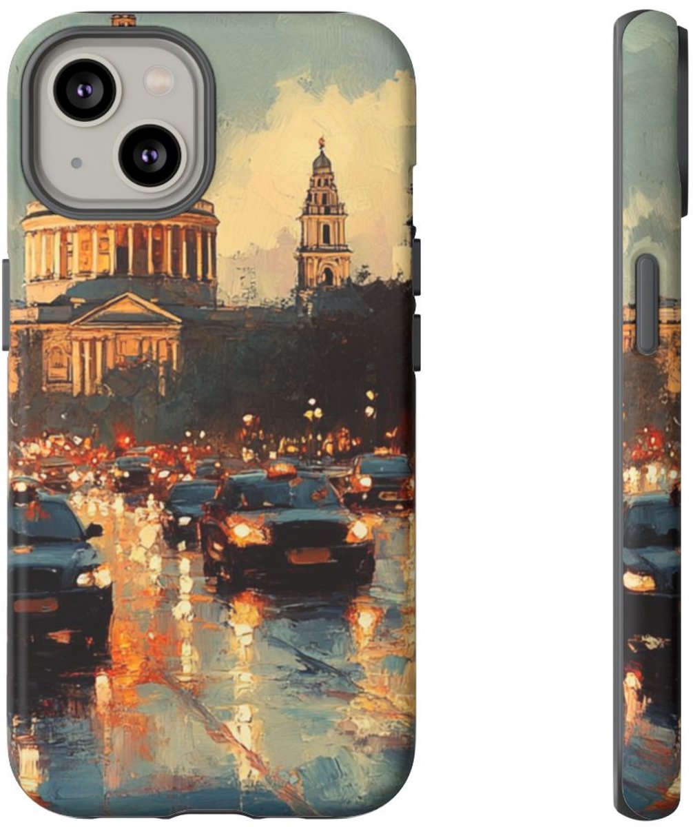Stadsgezicht met Koepel en Natte Straat – Telefoonhoesje Geschikt voor iPhone 14