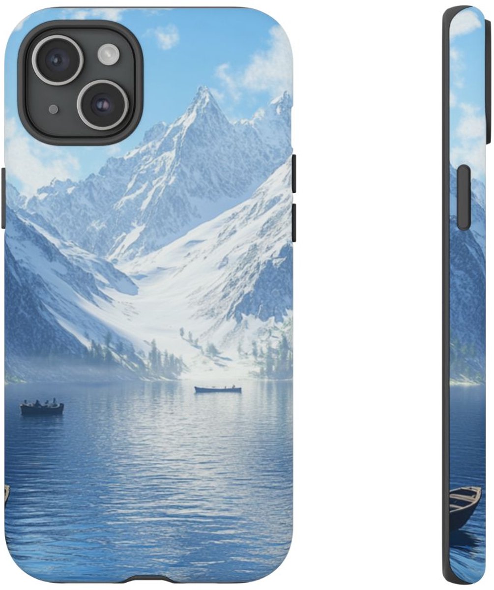 Sereen Bergmeer met Reddingsboten – Telefoonhoesje Geschikt voor iPhone 15 Plus