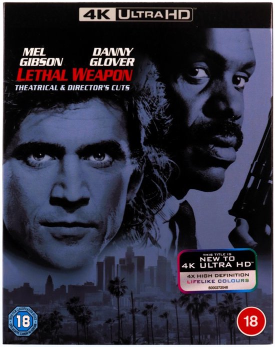 Hoes van de 4K Ultra HD Blu-ray van Lethal Weapon met Mel Gibson en Danny Glover en een stadsgezicht.