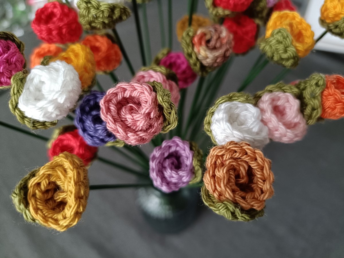 Knuffelsenzo - Roosjes - Gehaakt - Kunstbloem - Handgemaakt