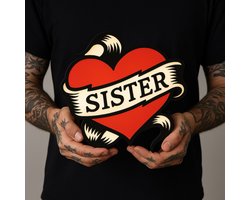 Tattoo Lightbox Hart ‘Sister’ – LED Lamp Wanddecoratie – Uniek Cadeau voor Zusje – Tattoo Stijl 3D Geprint – Sfeervolle Studio Lightbox | Leeslampje Kinderen | Cadeau Jongen, Meisje of Baby | Muur Decoratie Kunst Kinderkamer Babykamer | Origineel