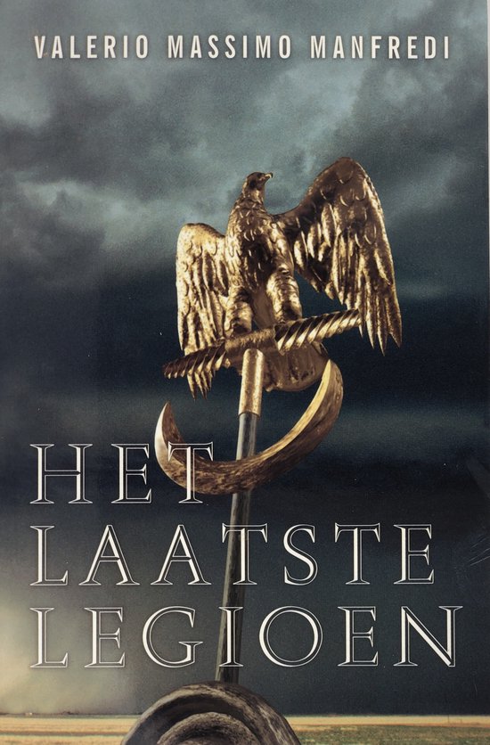 Boekcover met gouden adelaar op een stok en donkere lucht.