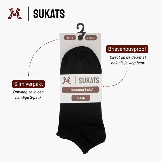 Een pak met 3 paar zwarte Sukats sneakersokken, maat 39-42, verpakt voor verzending.