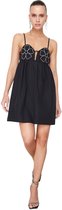 Robe de soirée courte et élégante noire à coupe A et broderies florales Trendyol Tprss24El00197