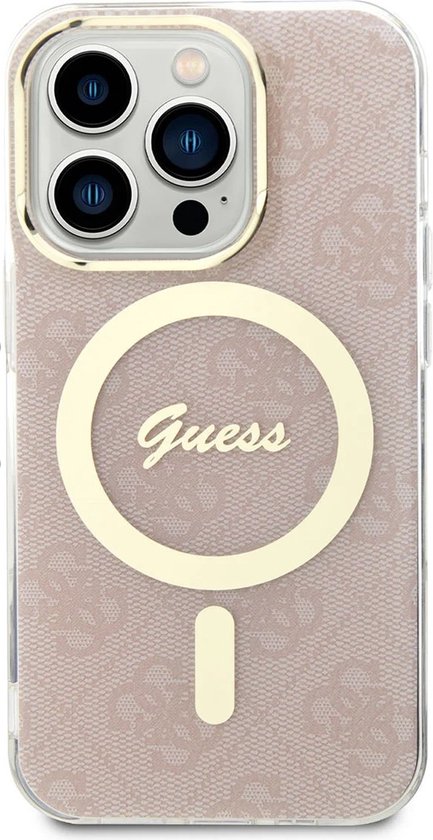 Coque Guess rose à motif logo, contour caméra doré et anneau MagSafe.