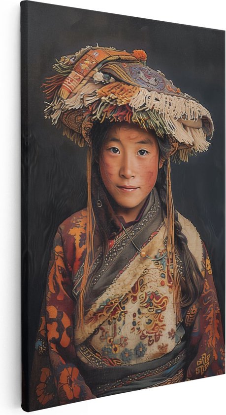 Artaza Canvas Schilderij Tibetaans Meisje met een Traditionele Tibetaanse Hoed - 80x120 - Groot - Foto Op Canvas - Canvas Print