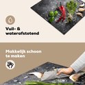 Vuil- en waterafstotende inductiebeschermer met betonprint. Makkelijk schoon te maken met een doekje.