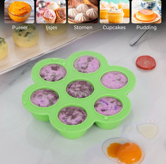 Groene siliconen bakjes met babyvoeding. Boven het bakje, afbeeldingen van puree, ijsjes, gestoomd eten, cupcakes en pudding.