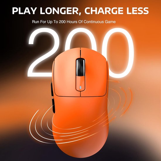 Oranje gamingmuis met opschrift "PLAY LONGER, CHARGE LESS" en "200".