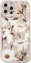 Casimoda® hoesje - Geschikt voor iPhone 12 Pro - In Bloom - Effen telefoonhoesje met lensbescherming - TPU - Backcover - Bruin/beige