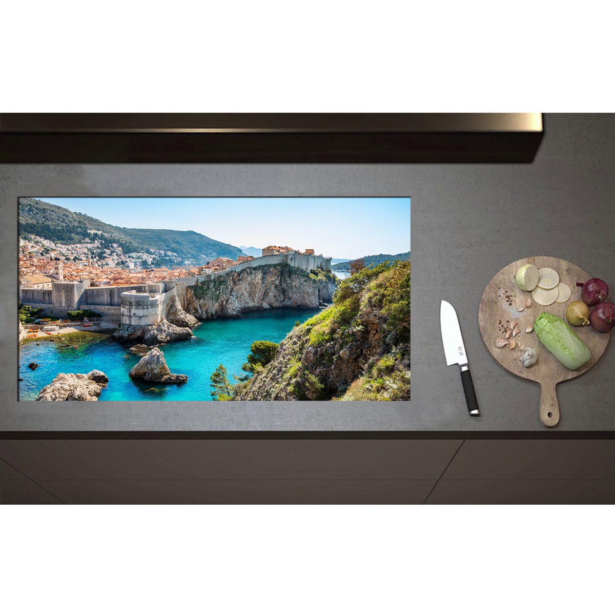Inductieplaat Beschermer - Baai bij Rotsen op Zomerse Dag in Dubrovnik, Kroatië - 95x50 cm - 2 mm Dik - Inductie Beschermer - Bescherming Inductiekookplaat - Kookplaat Beschermer van Zwart Vinyl