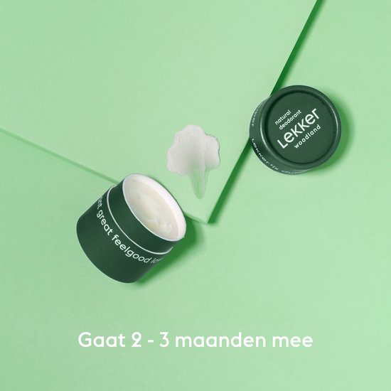 Groen potje met Lekker woodland deodorant, geopend, met de crème zichtbaar.