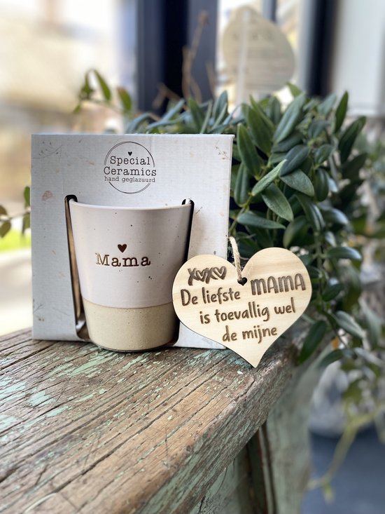 Mok met houten hartje - Beker - Mama - Keramiek - 9 x 8 cm -