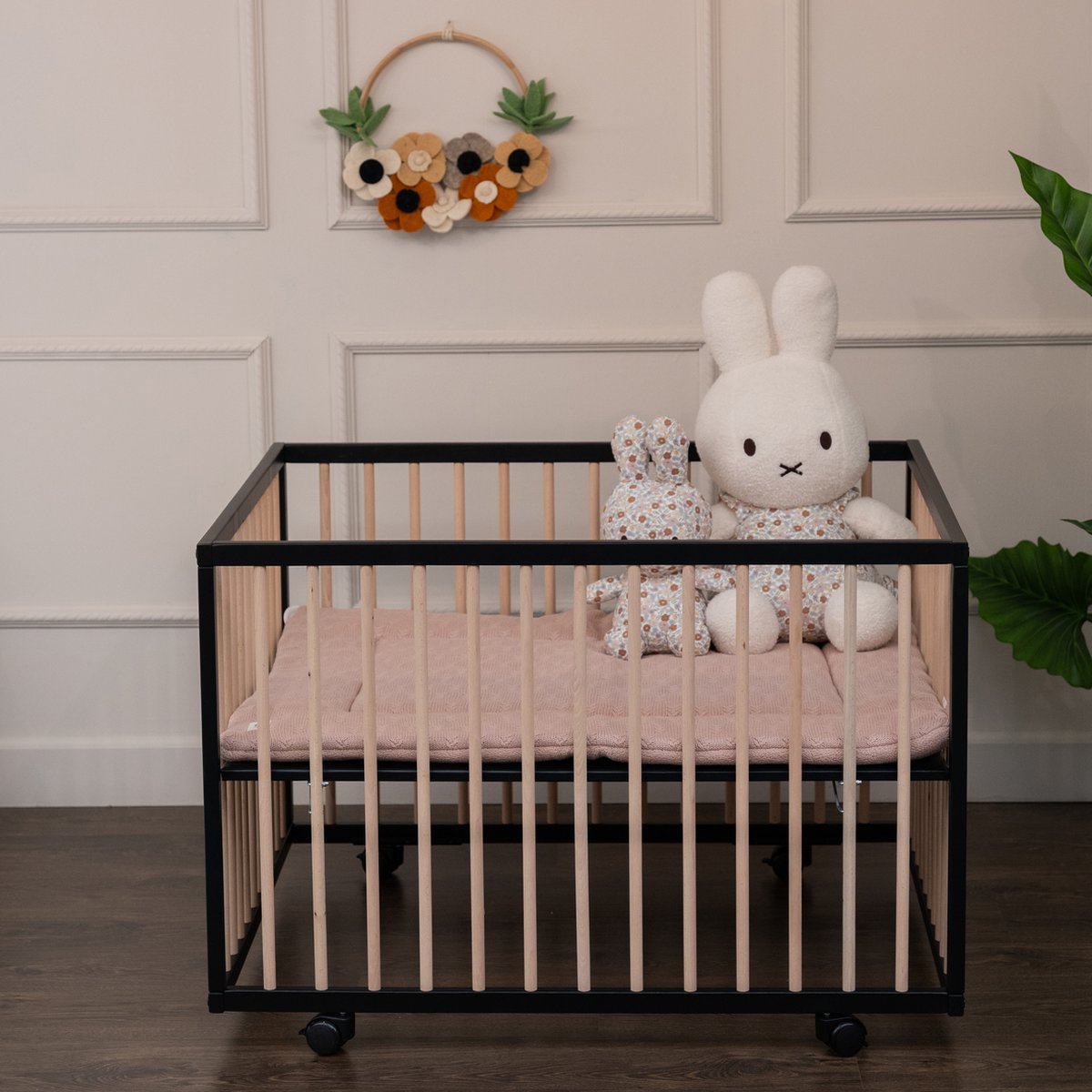 Bebies First ® Baby Box Met Wieltjes Jolly Zwart Naturel – foto 5