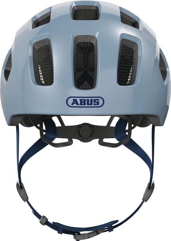 Vooraanzicht van een lichtblauwe fietshelm met ventilatieopeningen, het ABUS logo en donkerblauwe bandjes.