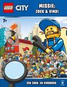 Voorpagina: Lego City zoek-en-vind boek met grote sleutel en vele Lego-figuurtjes. "Missie: Zoek & Vind!" staat er.