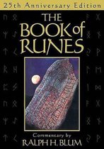 Boek cover The Book of Runes, 25th Anniversary Edition van Ralph H Blum (Onbekend)