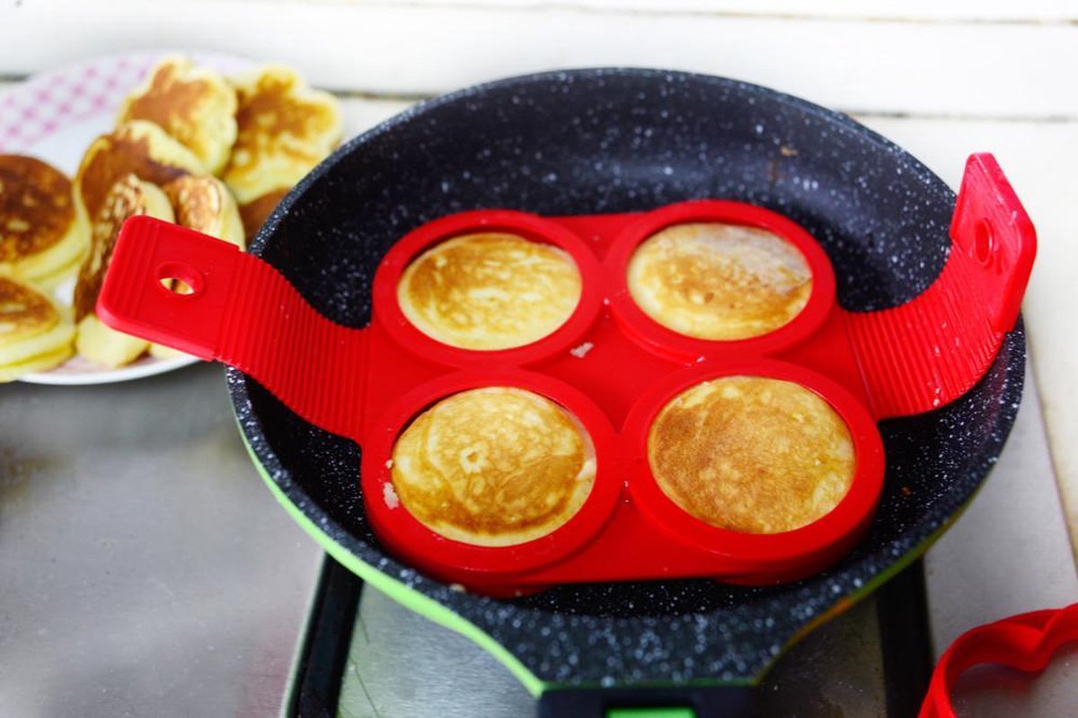 Siliconen bakvorm voor 4 ronde pannenkoeken | Mal voor bakken van eieren,  rosti,... | bol.com