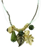 Groene ketting met lint en blaadjes hangers