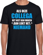 Als deze collega het niet kan maken dan lukt niemand het cadeau t-shirt - zwart met wit en blauwe letters - voor heren -  bedankje / verjaardag kado shirt L