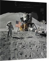 Astronaut salutes beside U.S. flag (maanlanding) - Foto op Plexiglas - 40 x 40 cm