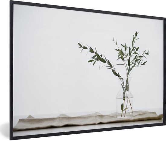 Fotolijst incl. Poster - Eucalyptustakken in een glazen vaas - 30x20 cm -  Posterlijst | bol.com