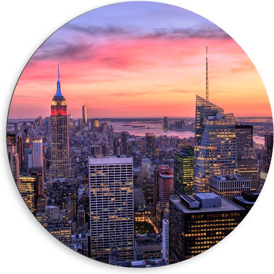 WallClassics - Dibond Muurcirkel - Uitzicht over de Stad New York bij Zonsopkomst - 80x80 cm Foto op Aluminium Muurcirkel (met ophangsysteem)