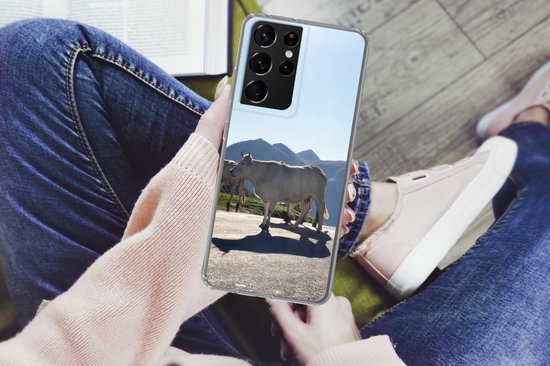 Telefoonhoesje Geschikt voor Samsung Galaxy S21 Ultra hoesje - Schotse hooglander - Licht - Berg - Natuur - Siliconen Telefoonhoesje Telefoonhoesje
