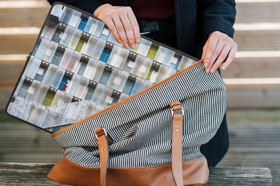 Laptophoes 17 inch - Deuren - Appartementen - Trappen - Kleurrijk - Laptop sleeve - Binnenmaat 41x28 cm - Zwarte achterkant