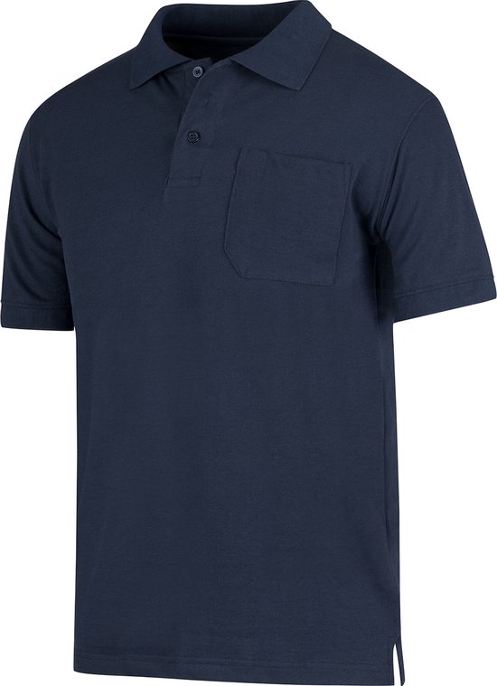 Donkerblauwe polo met korte mouwen, borstzak, kraag en knoopsluiting, van voren gezien.