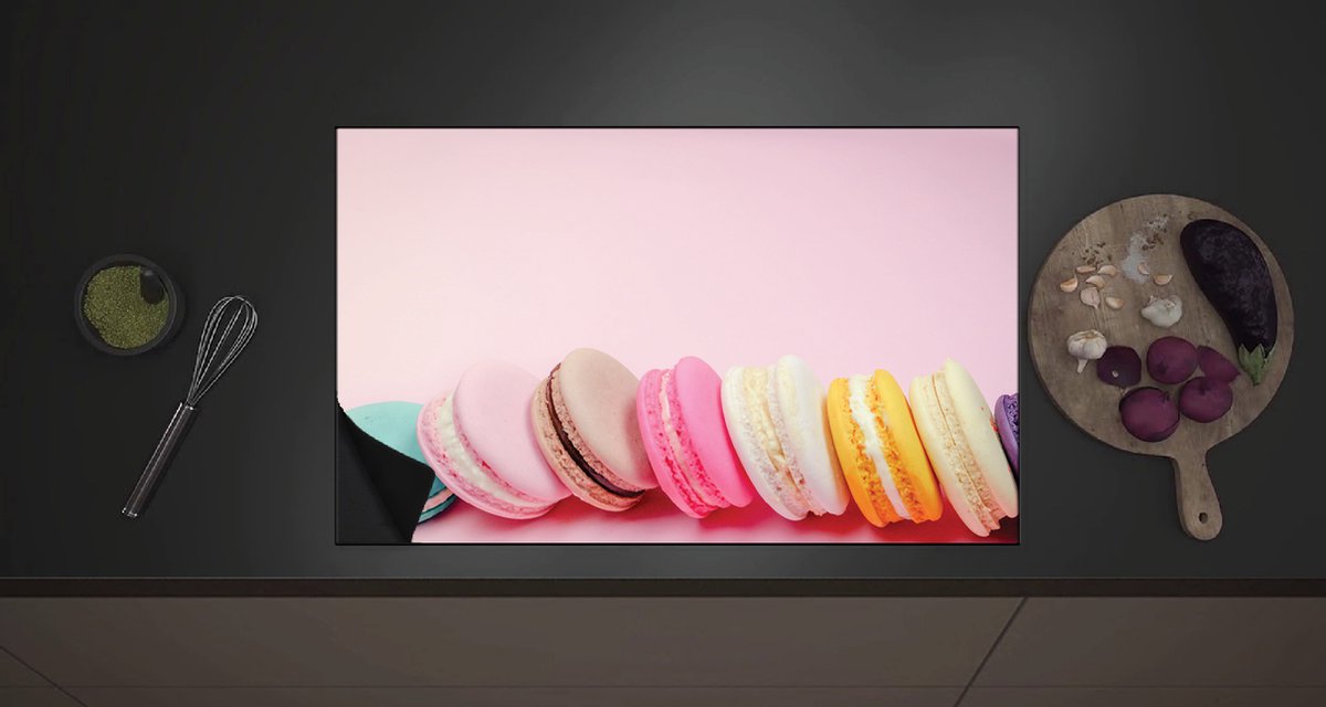 Inductie Beschermer - Rij Overheerlijke Macarons in Verschillende Smaken op Roze Achtergrond - 80x52 cm - 2 mm Dik - Inductieplaat Beschermer met zwarte kern