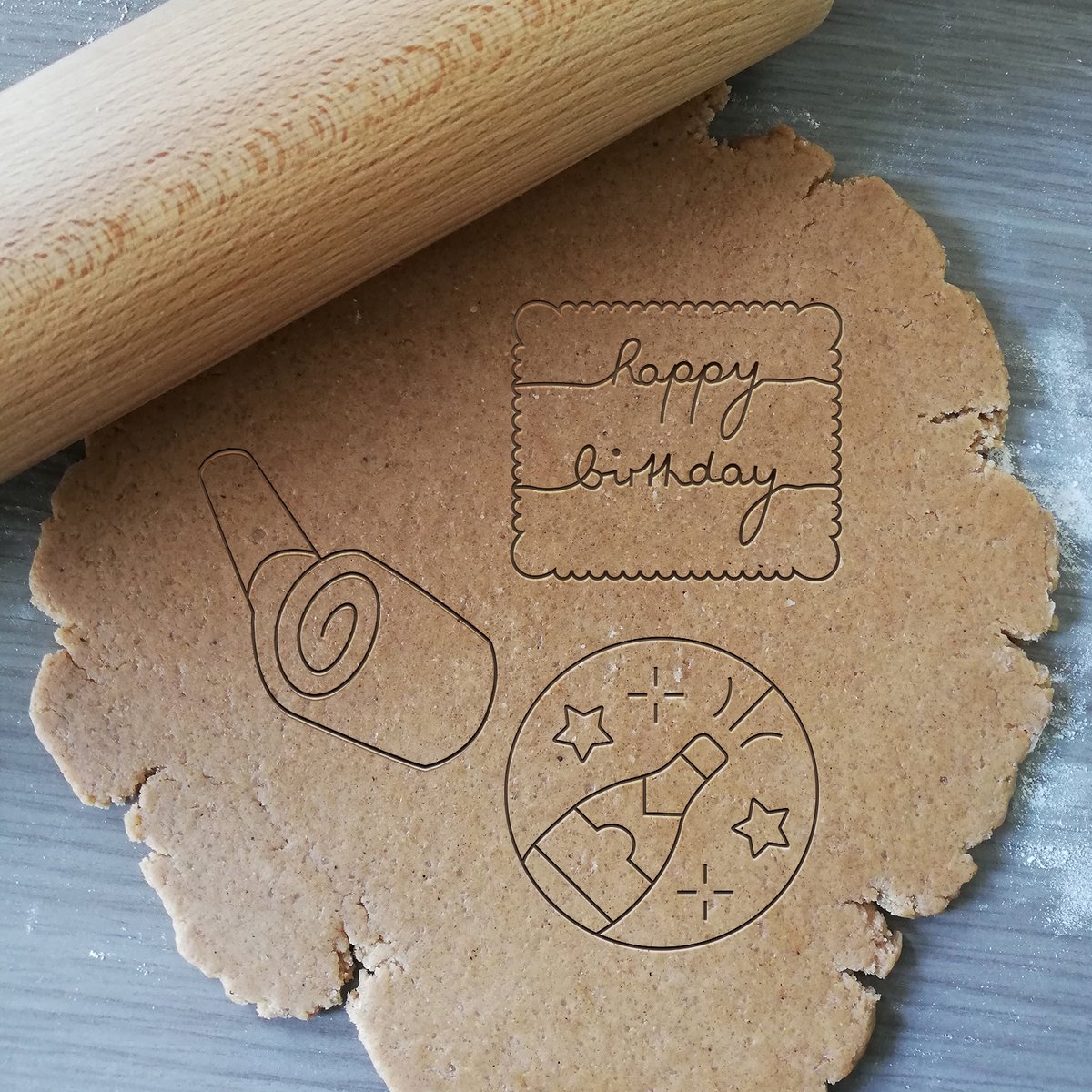 Koekjesvorm | 3-delige set | Verjaardag | Happy Birthday Petit Beurre - Champagne - Roltong | Cookie cutter | Uitsteekvorm | Bakvorm | 8cm