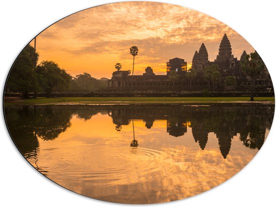 Dibond Ovaal - Zonsondergang boven Water langs Tempel - 68x51 cm Foto op Ovaal (Met Ophangsysteem)