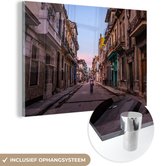 Rue délabrée dans la partie centrale de La Havane à Cuba Plexiglas 120x80 cm - Tirage photo sur Glas (décoration murale en plexiglas)