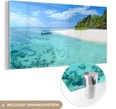 MuchoWow® Glasschilderij 40x20 cm - Schilderij acrylglas - Water bij Sipadan eiland voor de kust van Borneo - Foto op glas - Schilderijen