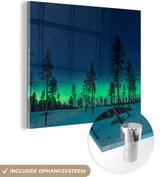 MuchoWow® Glasschilderij 90x90 cm - Schilderij acrylglas - Noorderlicht - Sneeuw - Bomen - Natuur - Groen - Foto op glas - Schilderijen