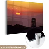 MuchoWow® Glasschilderij 90x60 cm - Schilderij acrylglas - Zonsondergang achter de vrachtwagen - Foto op glas - Schilderijen